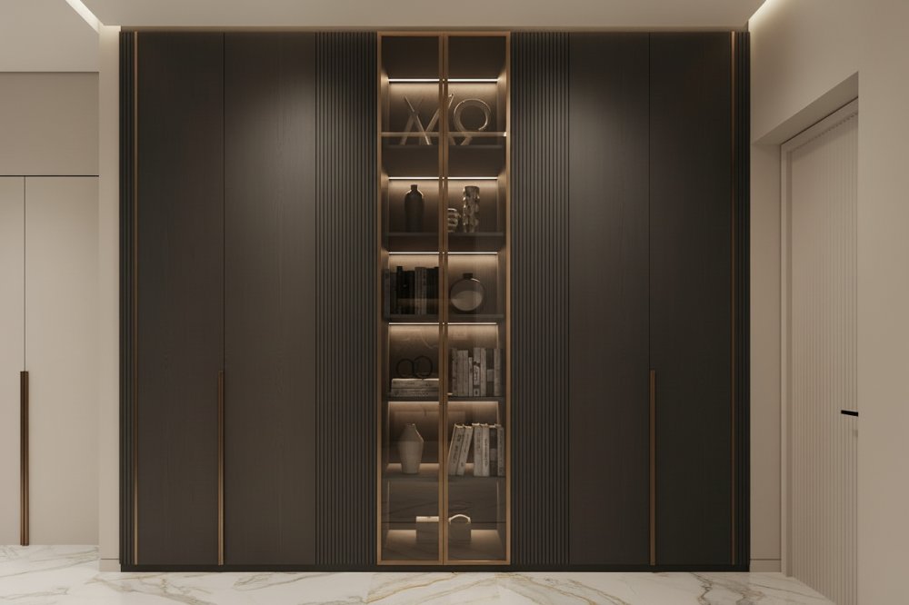 Стильный шкаф со стеклянной витриной и латунными акцентами